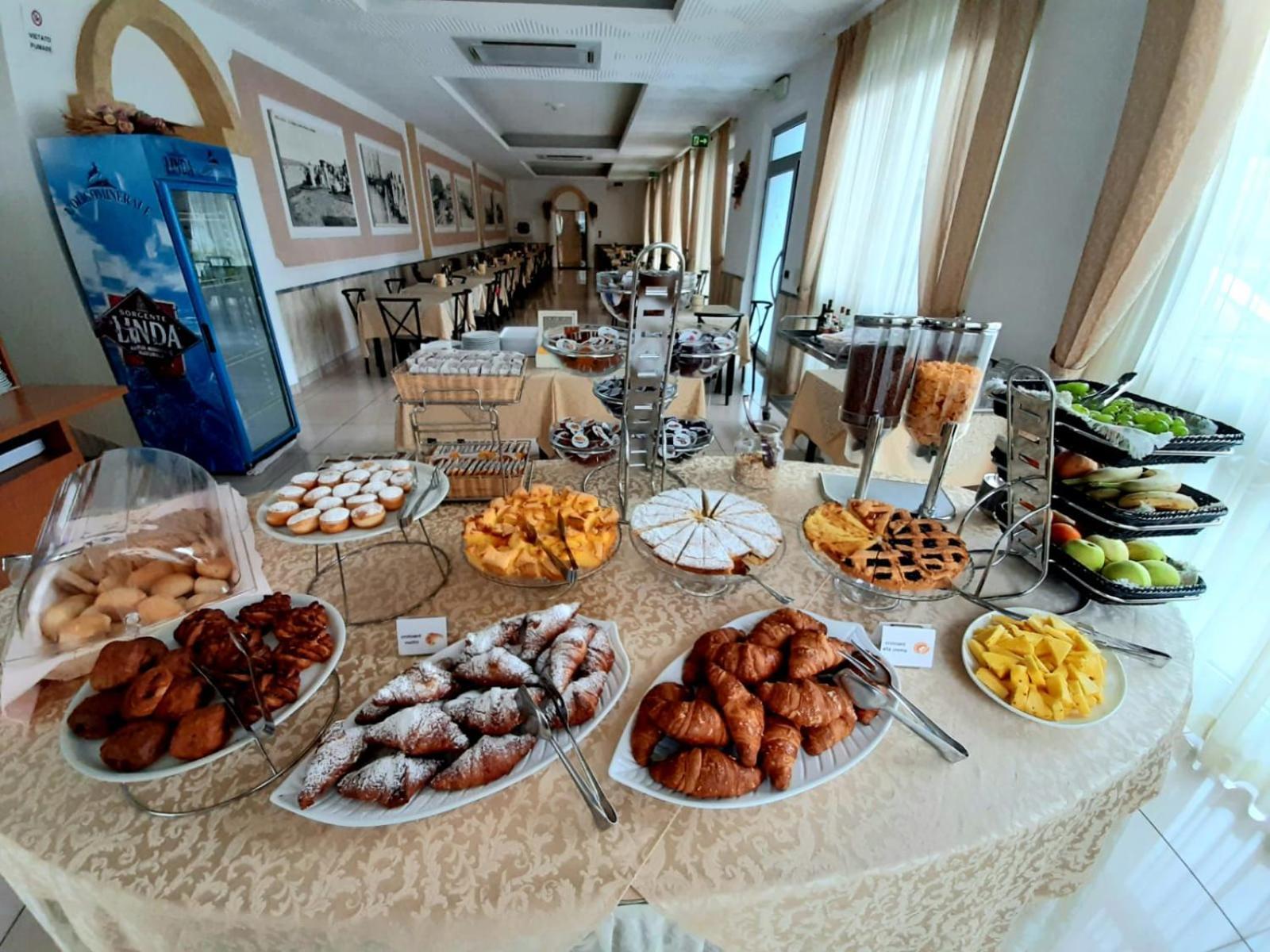 Hotel Sirena Белариа-Игеа Марина Екстериор снимка