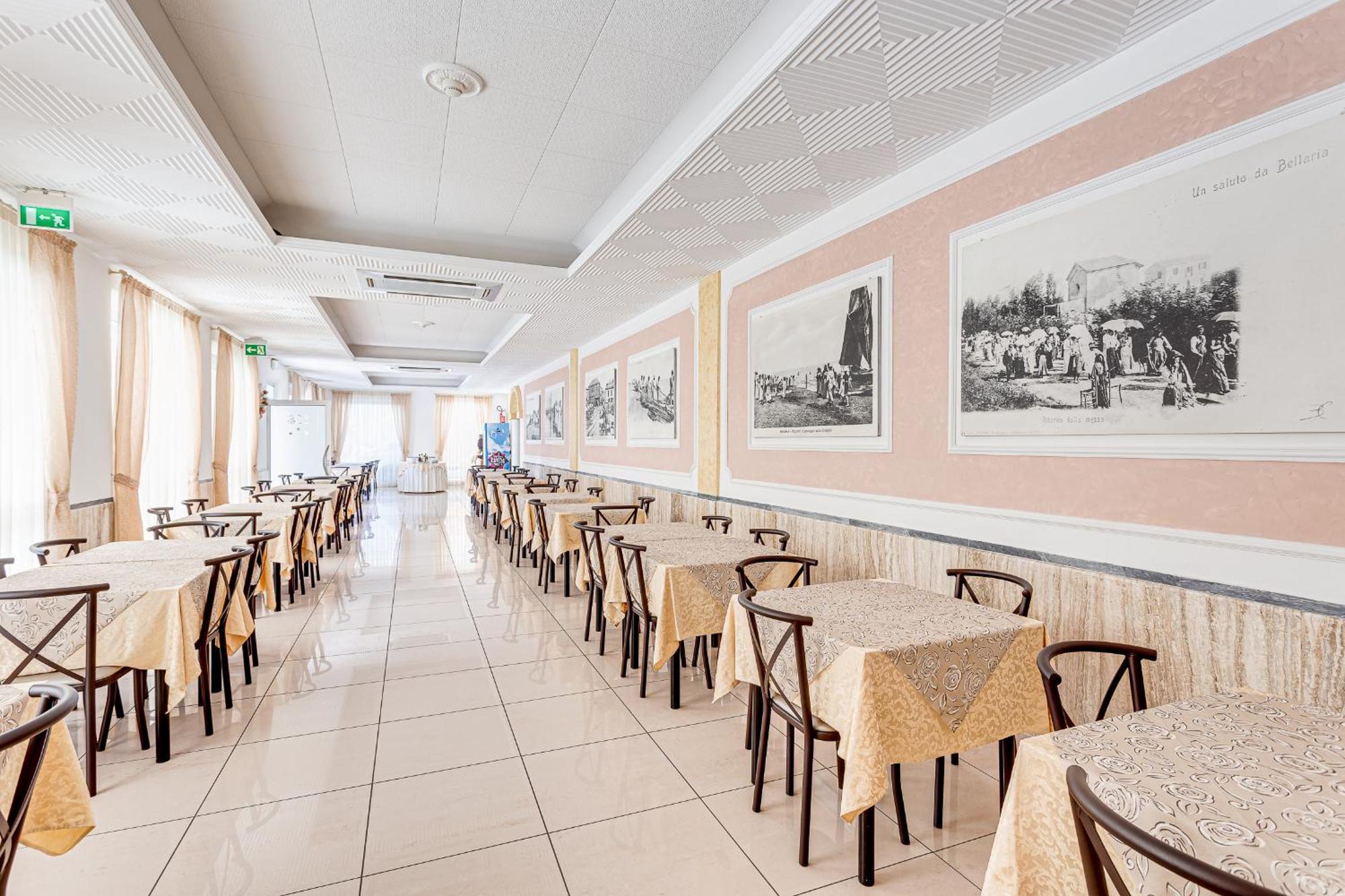 Hotel Sirena Белариа-Игеа Марина Екстериор снимка