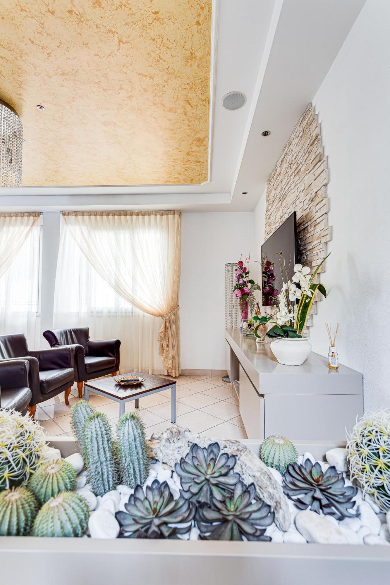 Hotel Sirena Белариа-Игеа Марина Екстериор снимка