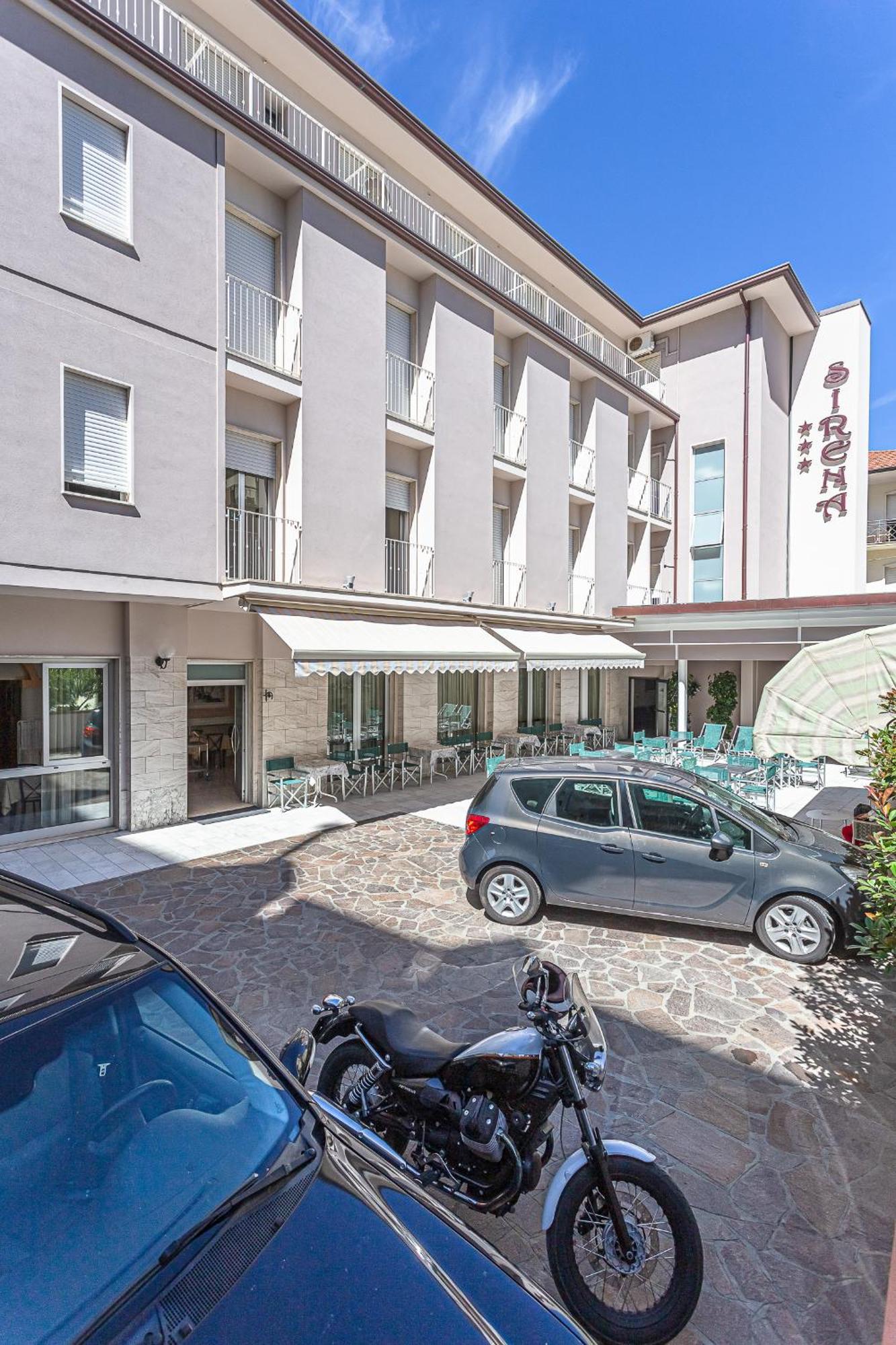 Hotel Sirena Белариа-Игеа Марина Екстериор снимка