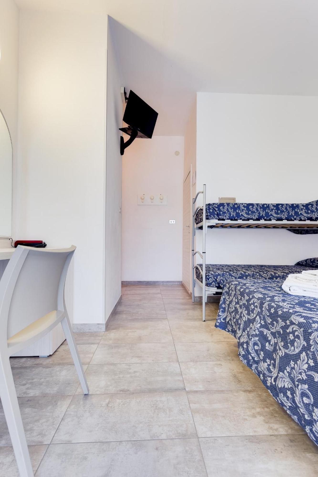 Hotel Sirena Белариа-Игеа Марина Екстериор снимка