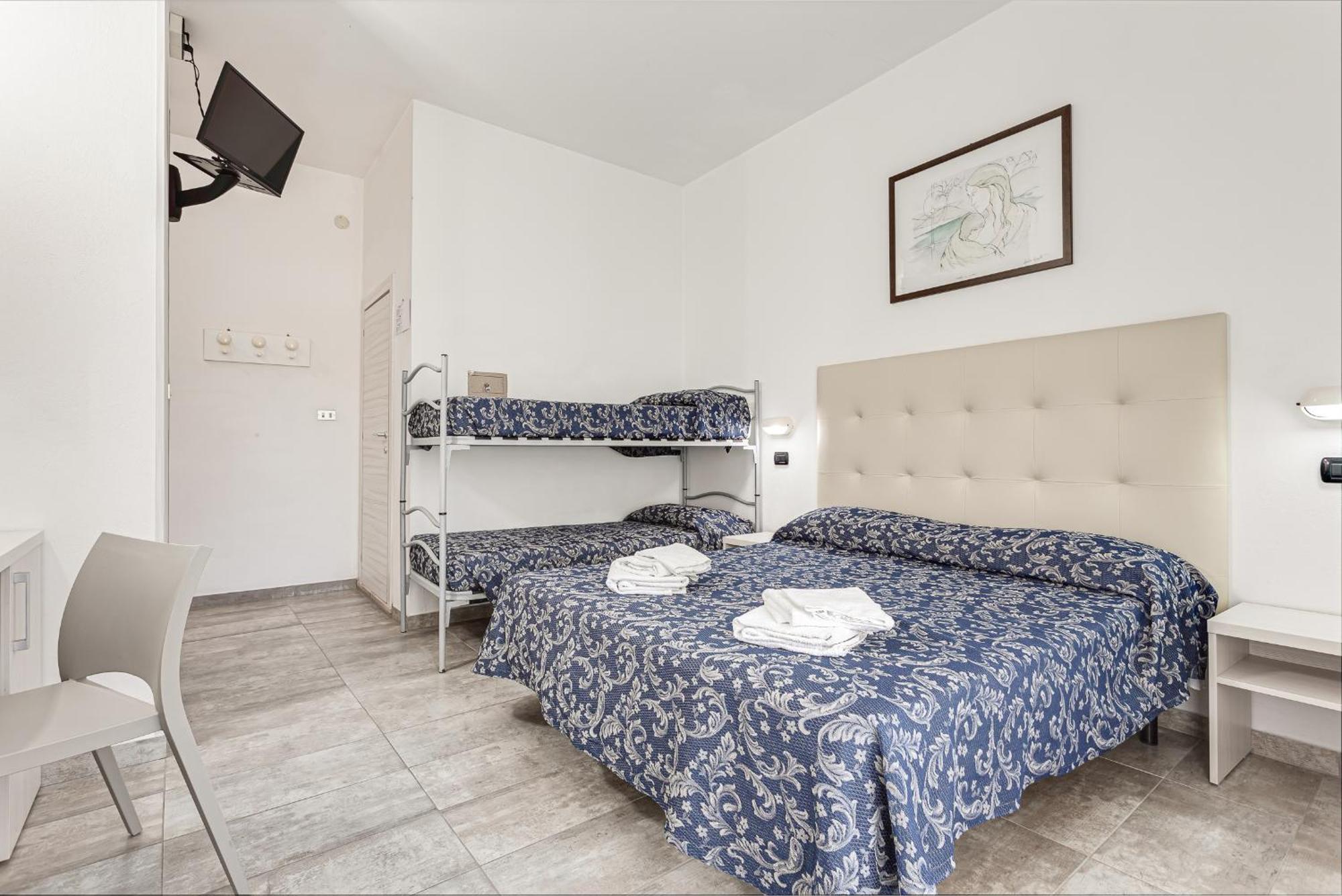 Hotel Sirena Белариа-Игеа Марина Екстериор снимка