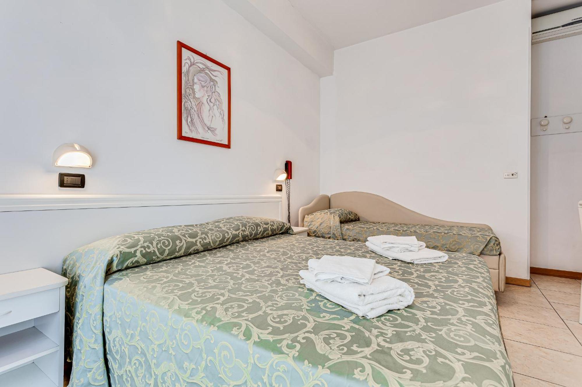 Hotel Sirena Белариа-Игеа Марина Екстериор снимка
