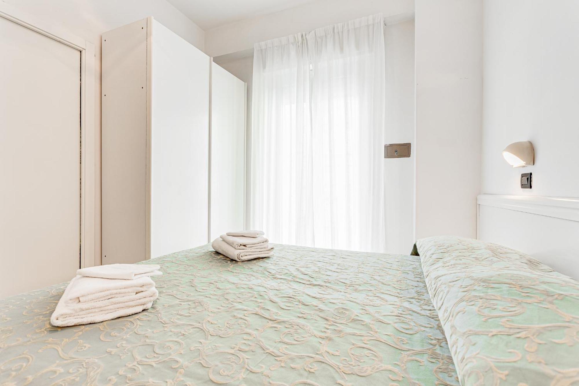 Hotel Sirena Белариа-Игеа Марина Екстериор снимка