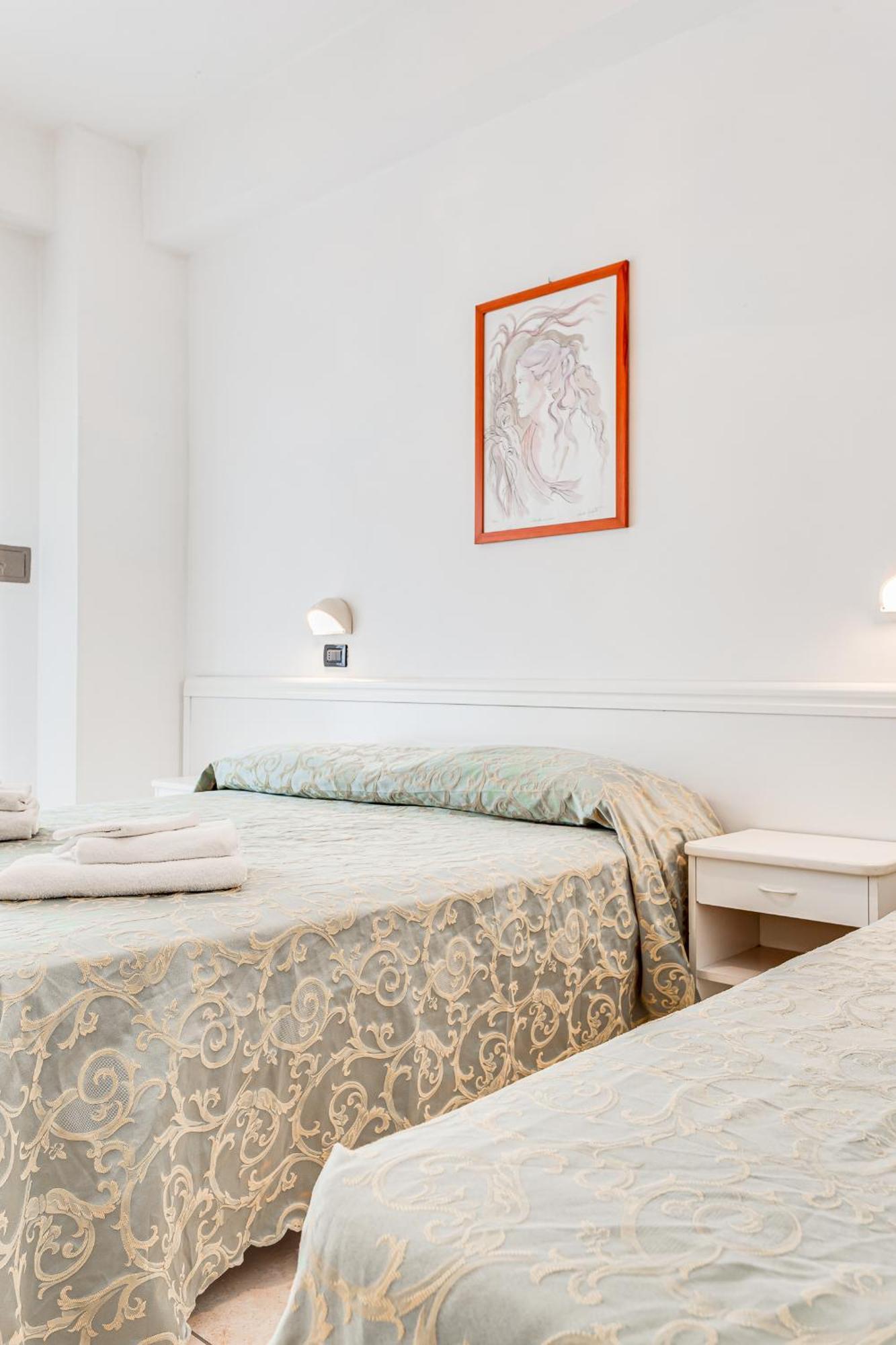 Hotel Sirena Белариа-Игеа Марина Екстериор снимка