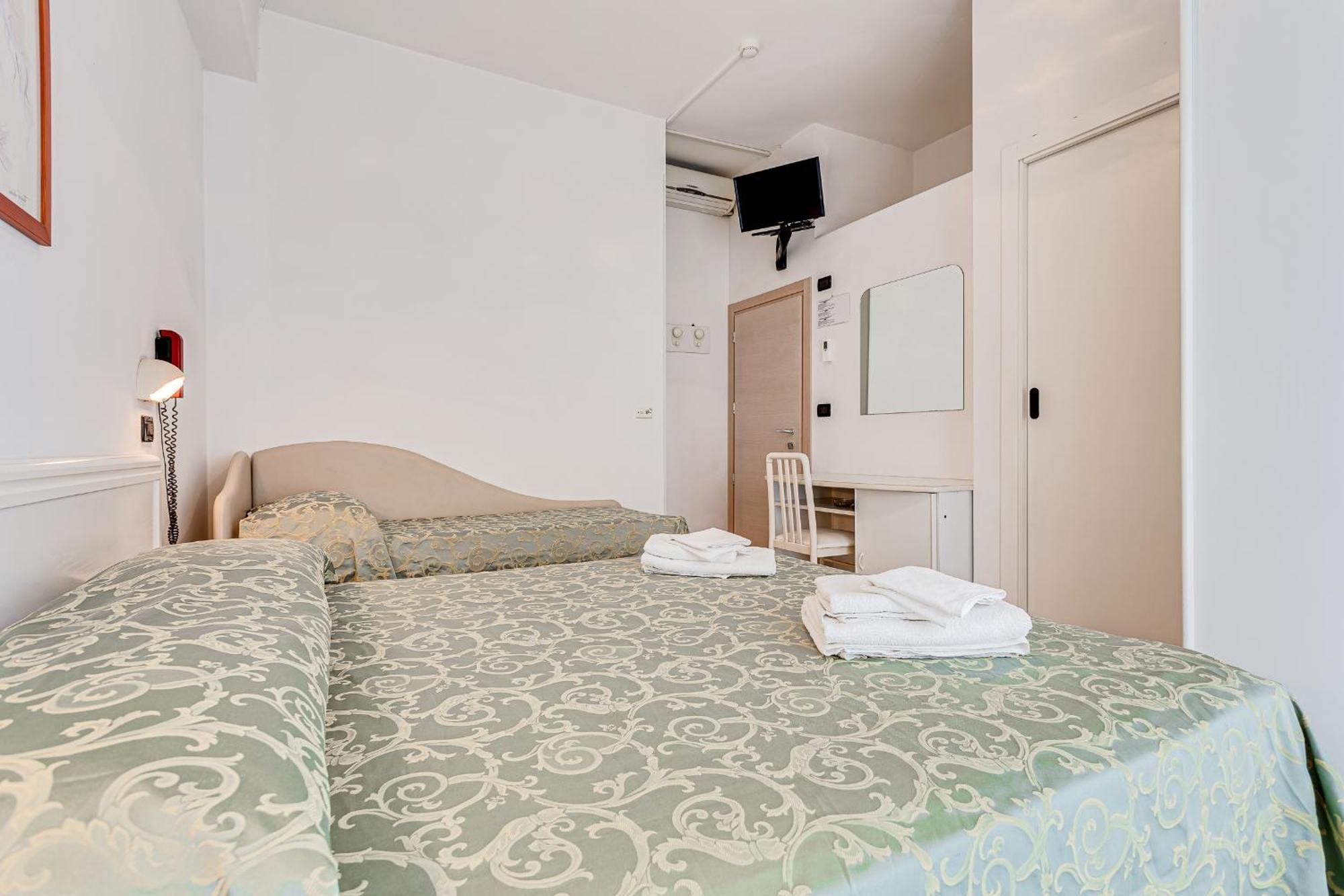Hotel Sirena Белариа-Игеа Марина Екстериор снимка