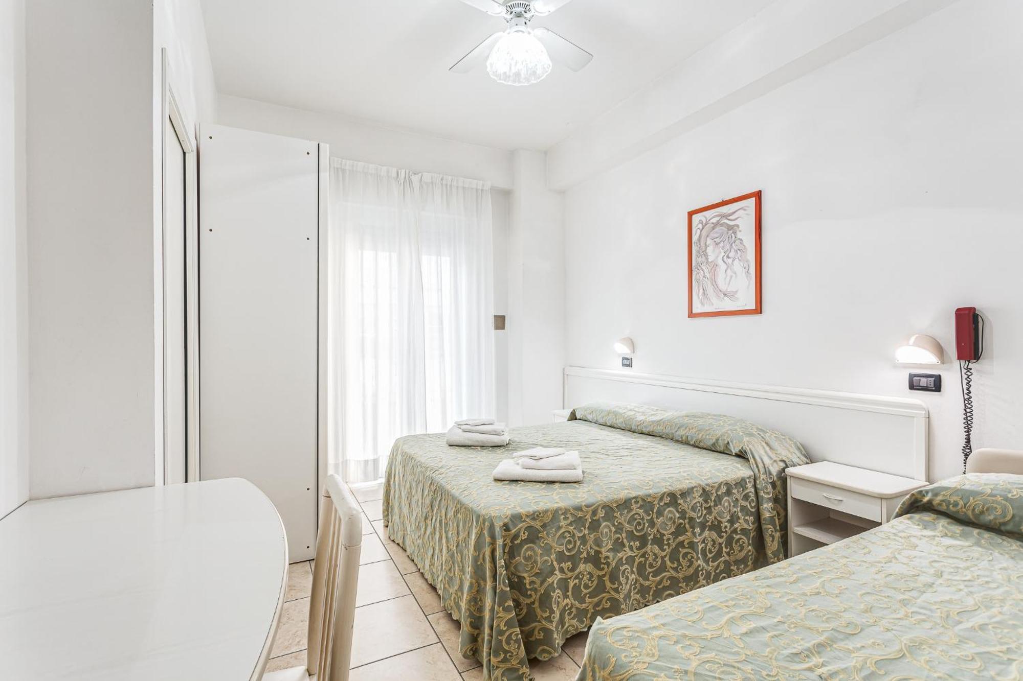 Hotel Sirena Белариа-Игеа Марина Екстериор снимка